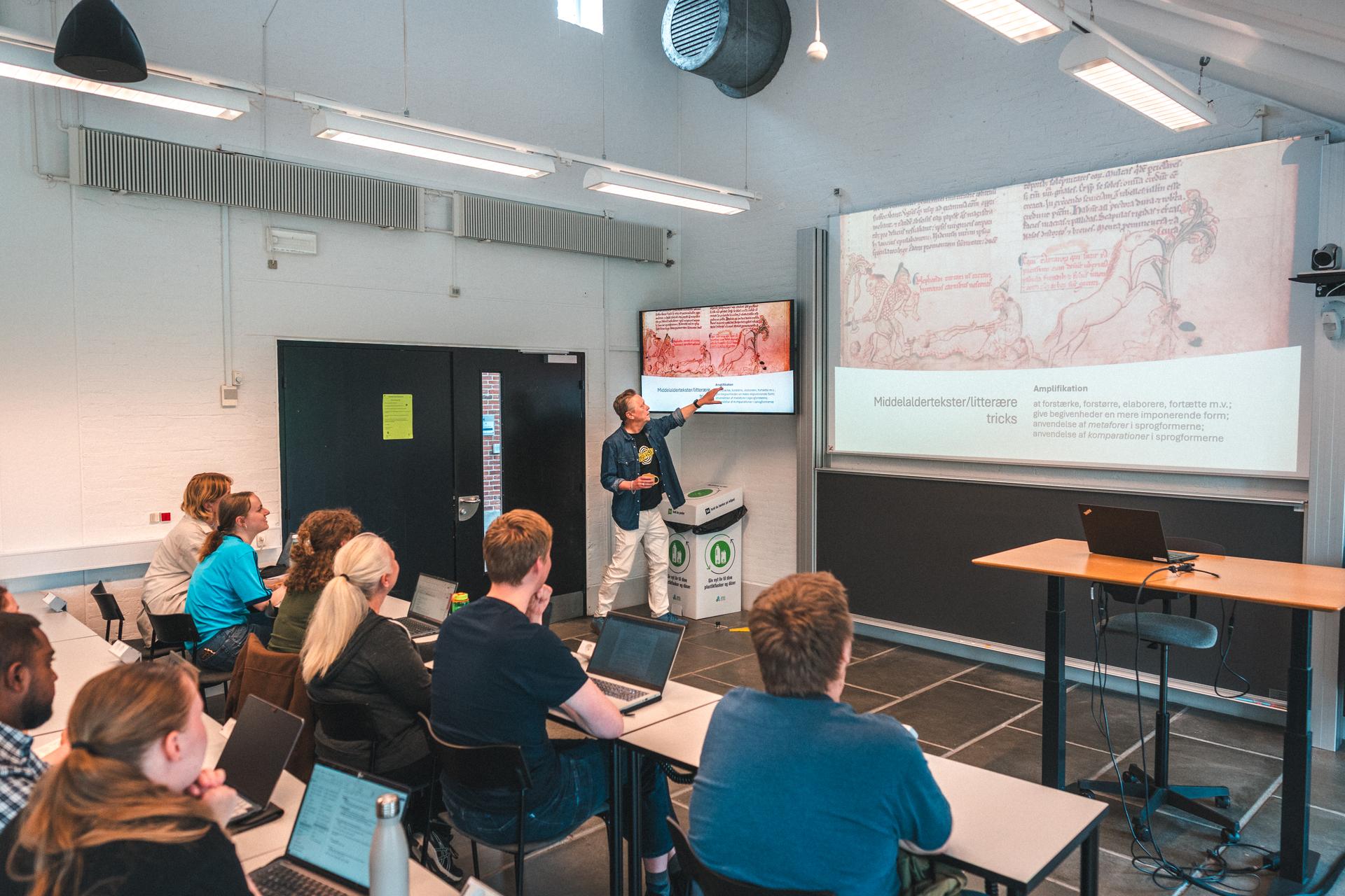 Undervisning på Institut for Samfund og Politik.